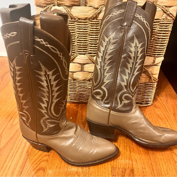 Men’s Tony Lama Western Cowboy Boots Color Moss Two-Toned Size 8D (regular) - Picture 5 of 14